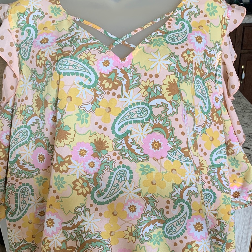 Women’s Cato Yellow and Pink Paisley Cold Shoulder Blouse. NWOT Size 22/24